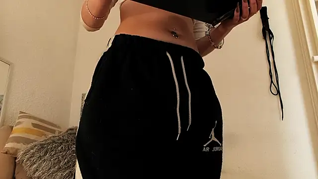 CarolineAikos লাইভ XXX চ্যাট