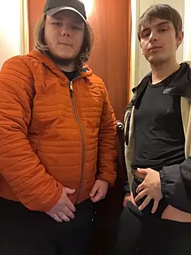 desiredude9 在線直播表演