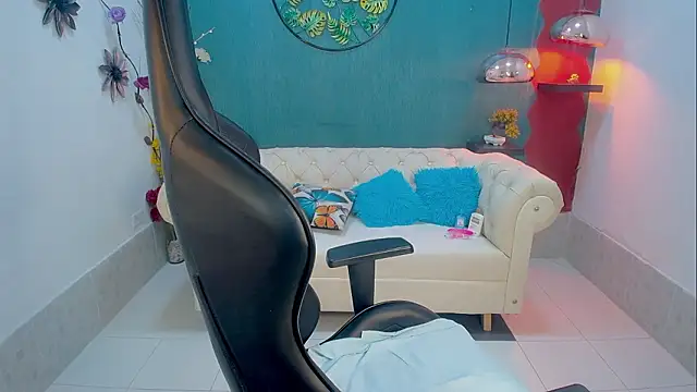 amara_brunette Chat XXX live