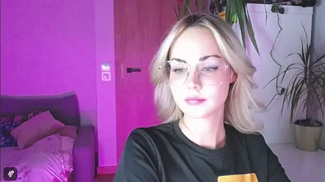 LexiexPlay Adlı Modelin Canlı XXX Sohbeti