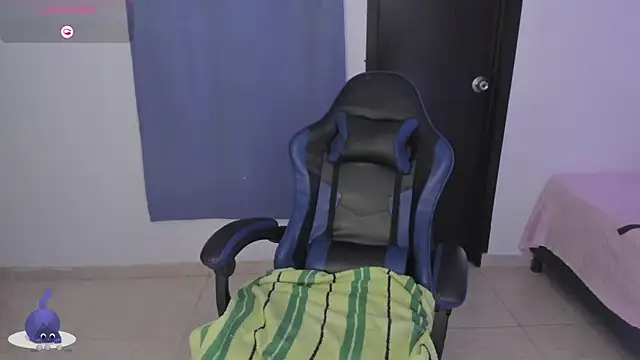 roseliam25 élő XXX-chatje