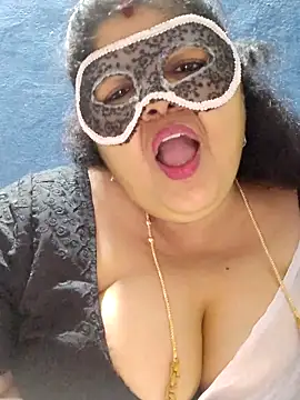 tamilthanushri Webcam-Show