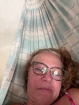 Granny6boys 网络视讯表演