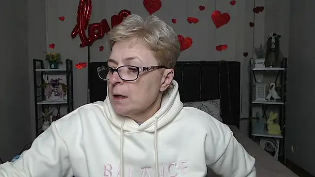 EmiliaGreen Live XXX chat