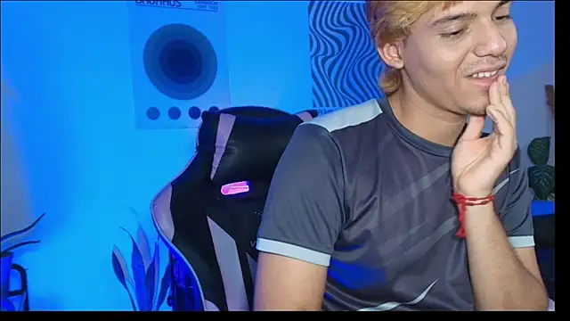 CrisotpherMoretti Show in webcam