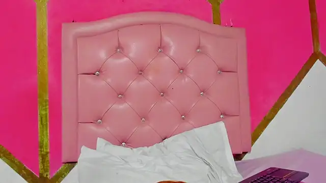 Ebony_Baby1 Adlı Modelin Canlı XXX Sohbeti