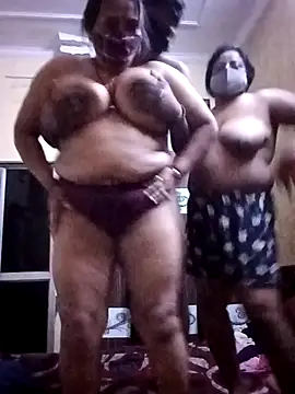 Pokazy przed kamerką – LoveOnStream