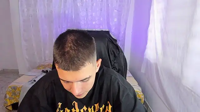 Aleck_Boy Adlı Modelin Web Kamerası  Şovu