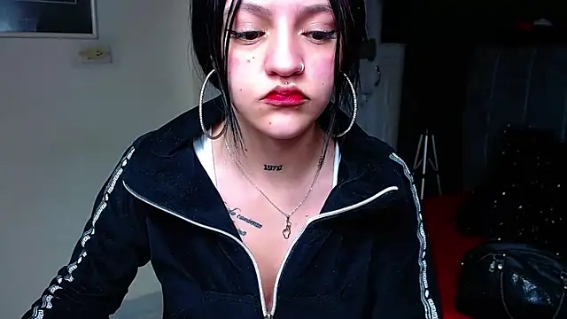 Chatroom XXX en direct de Violettasquirt