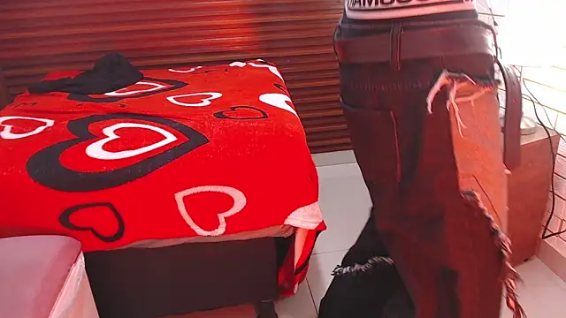 massimoferrera303av: διαδικτυακό σόου στην κάμερα