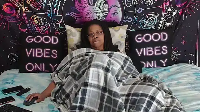 RENAESPLEASUREPALACE Adlı Modelin Canlı XXX Sohbeti