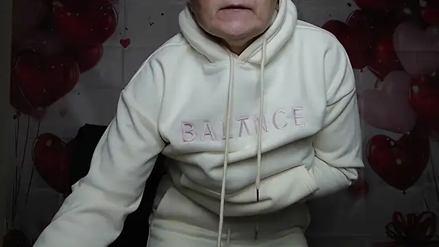 EmiliaGree's Live XXX Chat