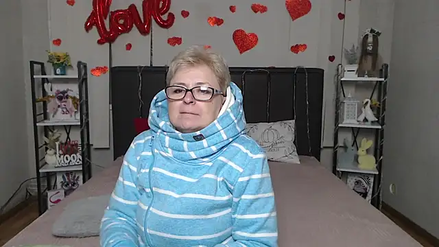 EmiliaGree Chat XXX live