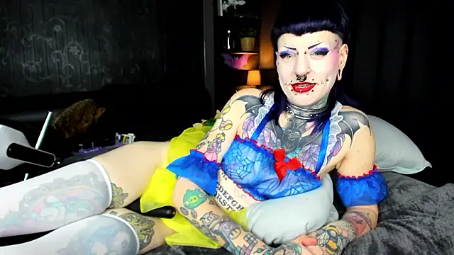 Purple_Coffin666 Chat XXX in diretta