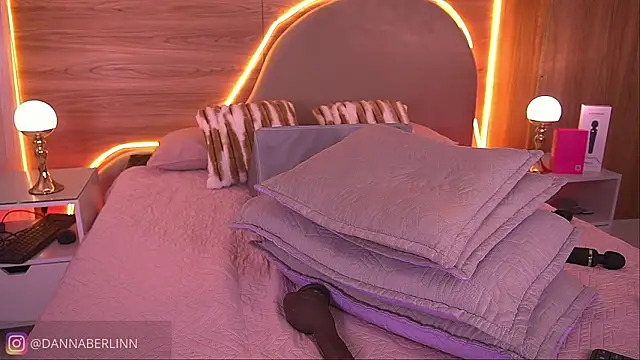 danna_berlin_'s Live XXX Chat