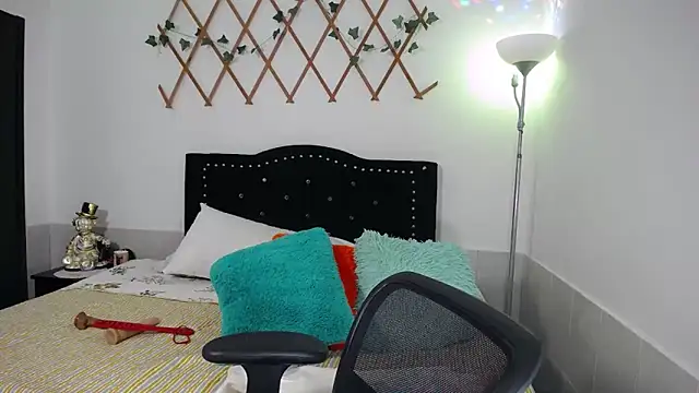 naughty_girl_4u Chat XXX live