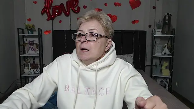 EmiliaGree Live XXX Chat