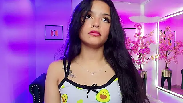 Maddie_T18 Live XXX Chat