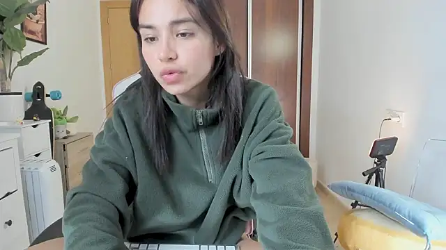 Adriennesexxx: онлайн-секс-чат