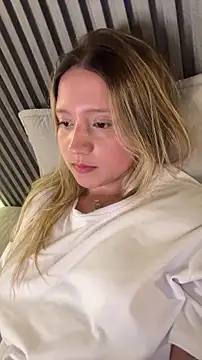 แชท XXX สดของ MiaPetit_