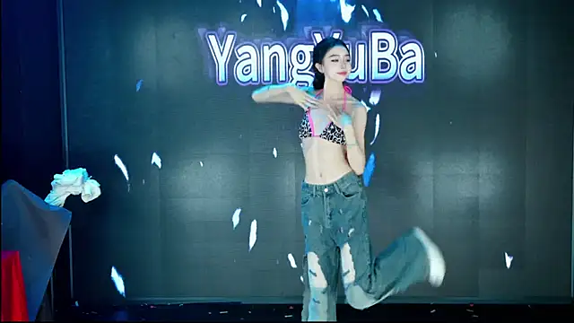 Yangyuba-003 Adlı Modelin Canlı XXX Sohbeti