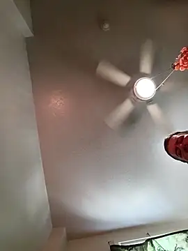 thefire420: διαδικτυακό σόου στην κάμερα