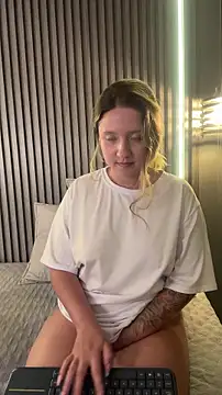 Czat XXX na żywo – MiaPetit_