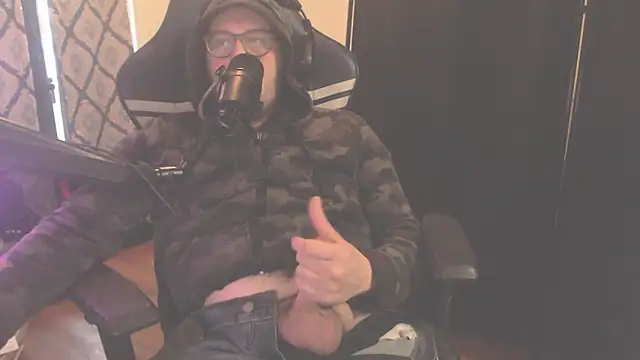 chicostick413 即時 XXX 聊天