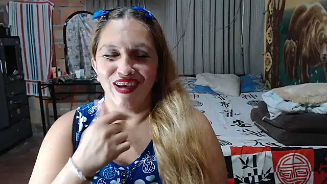 mom_son_dirty élő XXX-chatje