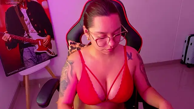 samantha_tattu: διαδικτυακό σόου στην κάμερα