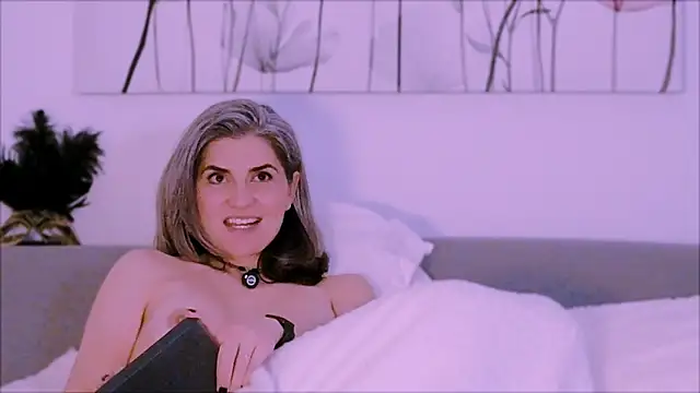 lunagosmile's Webcam Show