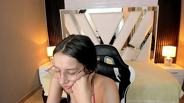 Czat XXX na żywo – Linda4Petite