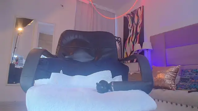 Chat +18 de lizzy_squirt ao vivo