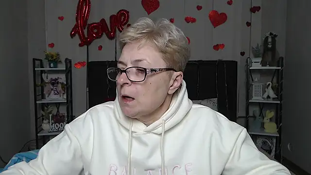 EmiliaGree's Live XXX Chat