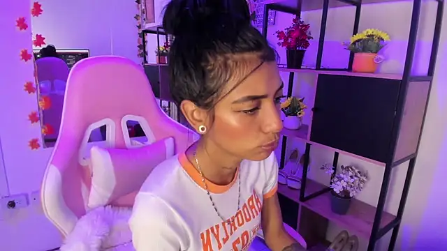 KarlaSlutSkinny__'s Live XXX Chat