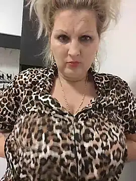 Divineblond 现场XXX聊天