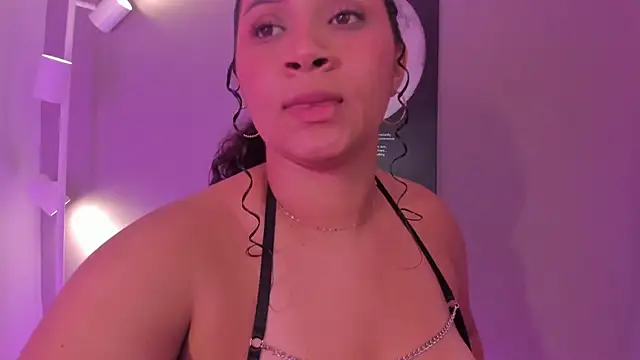 Kylievega_: онлайн-секс-чат