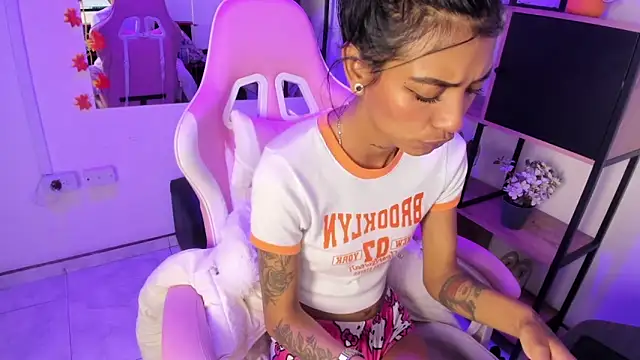 KarlaSlutSkinny__ 现场XXX聊天