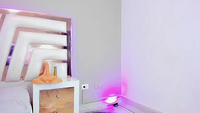 Aisharhodes00 Adlı Modelin Web Kamerası Şovu