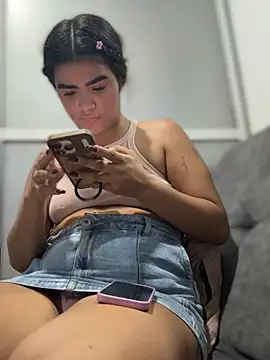 Chatroom XXX en direct de Kaily_Sweet16