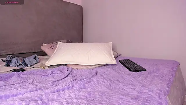 Chatroom XXX en direct de KIMAPRIL