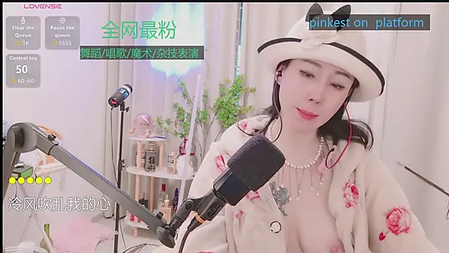 Luck_Lili_ webkamerás műsora