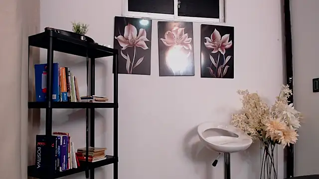 pinky_f00x Adlı Modelin Canlı XXX Sohbeti