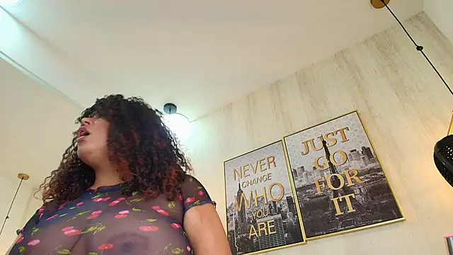 Chat XXX ao vivo de Saray__cloverr