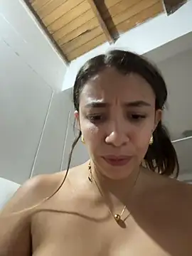 Hall_16 Adlı Modelin Canlı XXX Sohbeti