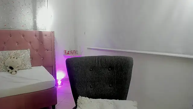 loverisu-coral's Webcam Show