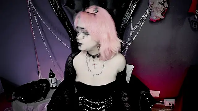 Navier__ élő XXX-chatje