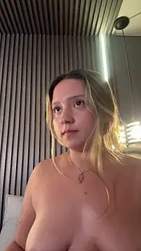 Chat XXX en directo de MiaPetit_