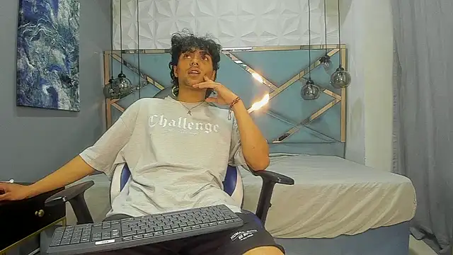 MattFiore Adlı Modelin Canlı XXX Sohbeti