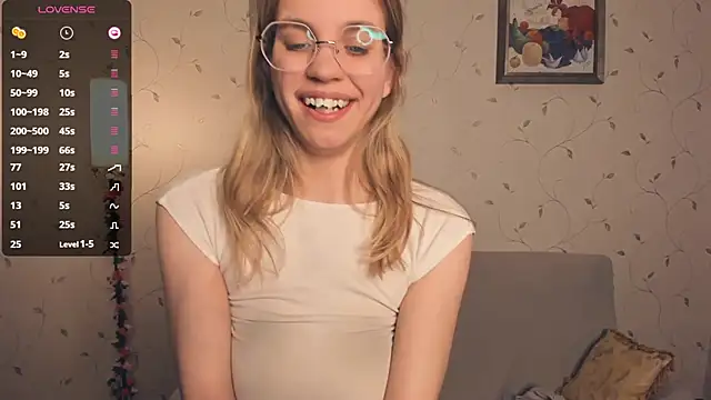 JoanBaggott Show in webcam